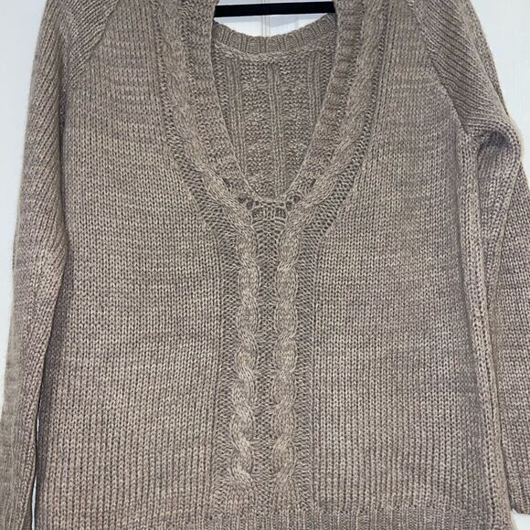 Nwt knit sweater size meduim - Picture 2 of 4
